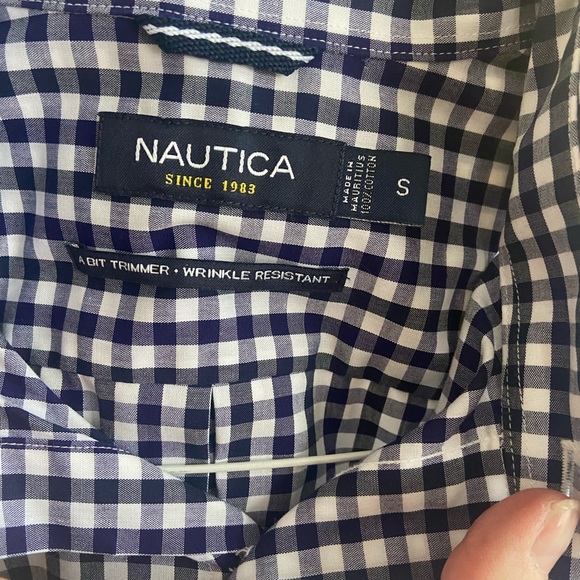 Men’s Nautica button down - Picture 2 of 3
